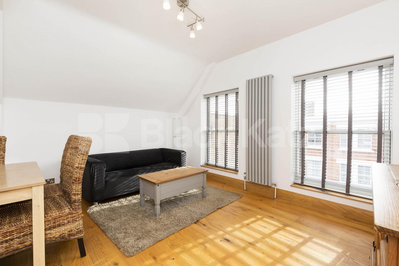 Newly refurbished stunning 2 bed flat set on the top floor of a development  Hargrave Road, Archway